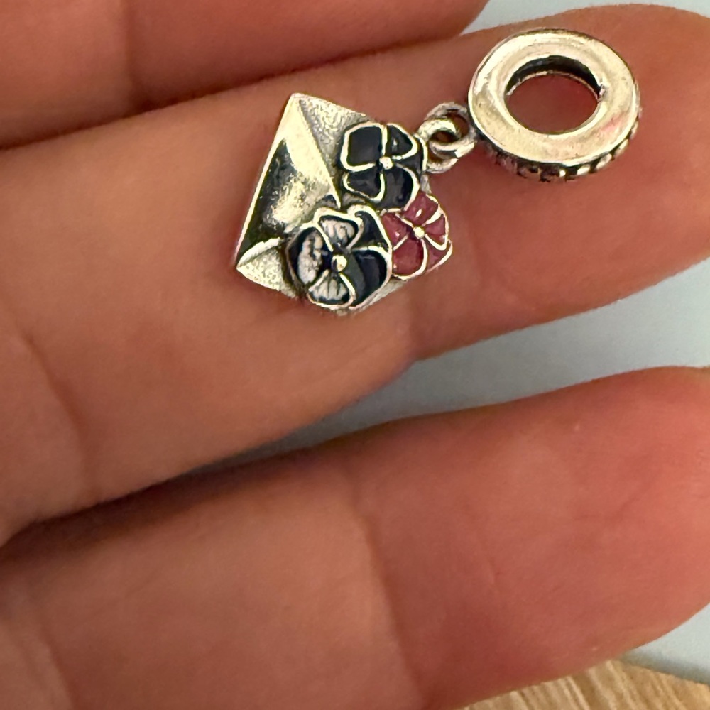 Silver Charm With Gift Box Design View 2